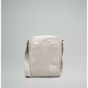 Lululemon - Easy Access Crossbody Bag 1.5L